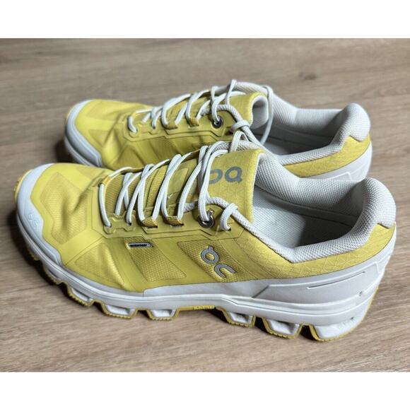 On Running Shoes - Mint! ON Cloud Cloudventure Waterproof Yellow/Pearl Women's Sz 8.5 *SMALL FIT**